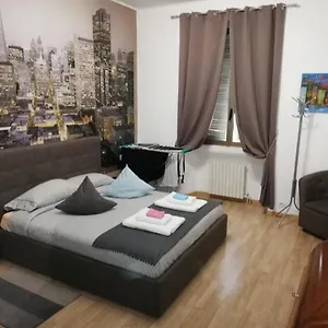 Apartamento 4, Milán